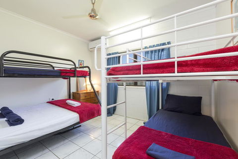 Kurrimine Fishing Haven - Pubs and Clubs 3