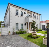 La Maison 1789 Boutique Guest Apartment - Pubs and Clubs