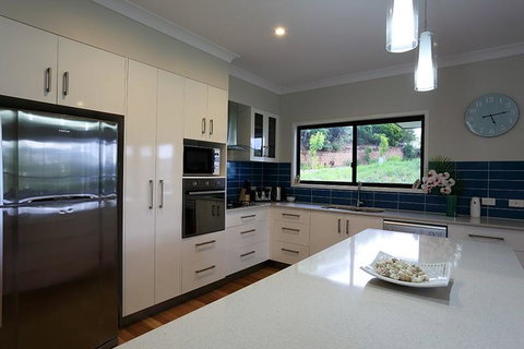 Laguna Views - Airlie Beach - Go Out 1