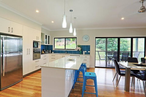 Laguna Views - Airlie Beach - Go Out 2