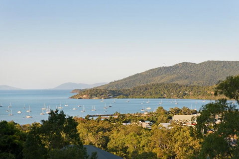 Laguna Views - Airlie Beach - Go Out 0