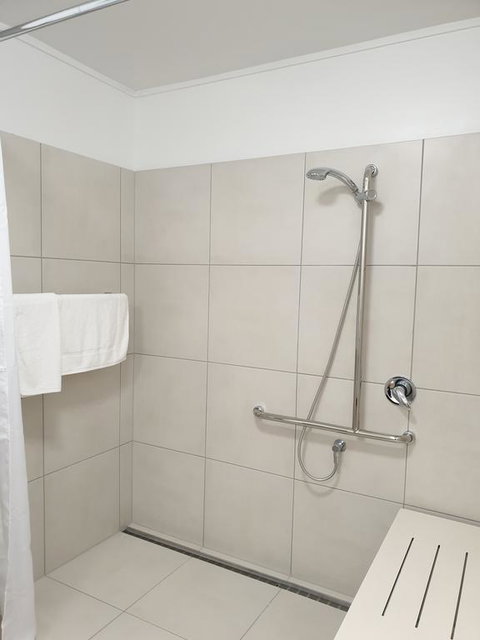 Lake Kawana Accommodation - Pubs and Clubs 3