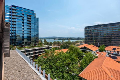 Lake Views, Central CBD Location//FREE WIFI+NETFLIX - Pubs and Clubs 2