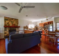 Lakefront holiday villa - Go Out