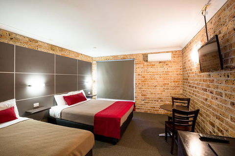 Lakeview Hotel Motel - Pubs and Clubs 1