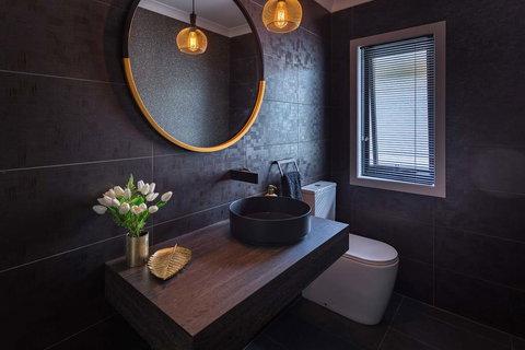 Lamour Holiday Beach House - Pubs and Clubs 1