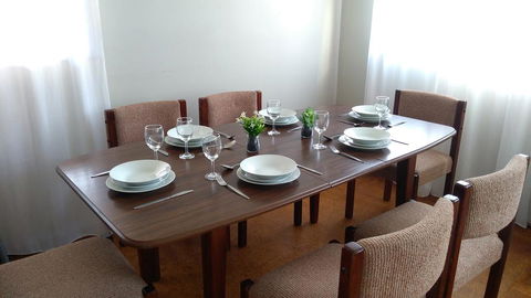 Large 5-Bedroom House With Wifi & Netflix Close To Taronga Western Plains Zoo - Pubs and Clubs 1