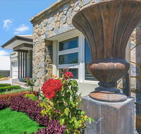 Lavender Manor BnB - Pubs and Clubs