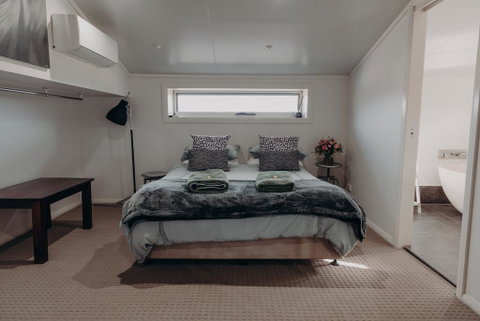 Lazy River Estate Boat House Villa - Go Out 1