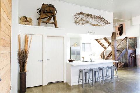 Lazy River Estate Boat House Villa - Go Out 2