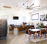 Lazy River Estate Boat House Villa - Pubs and Clubs