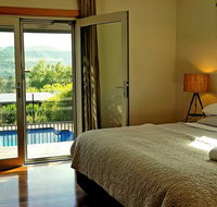 Leader Reef Luxury Accommodation - Pubs and Clubs