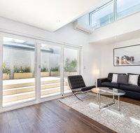 Leichhardt Self-Contained Modern One-Bedroom Apartment 9NOR - Pubs and Clubs