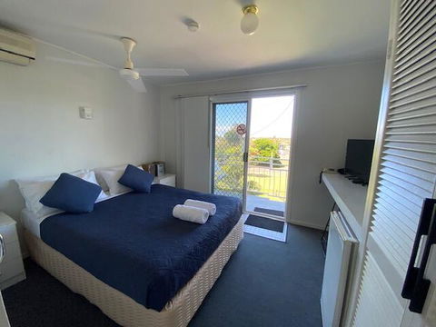 Leisure-Lee Holiday Apartments - Go Out 1