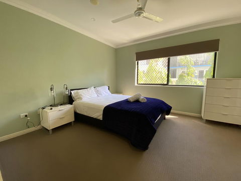 Lighthouse Apartments On The Strand - Go Out 3