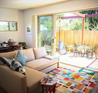 Lil Yoorana - New Cozy Modern - 4 min walk to town - Close to everything - Pubs and Clubs