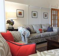 Lurline Villas - Pubs and Clubs