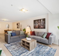 Luxe 2-Bed Apartment with River Views Near Casino - Go Out