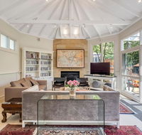 Luxe Mountain Retreat - Katoomba - 4 Bed  Bath - Pubs and Clubs