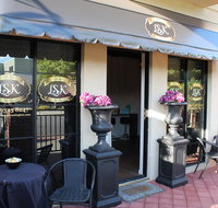 Luxe on Kensington - Pubs and Clubs