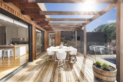 Luxe On Lydgate Family Retreat With Pool, WiFi, Foxtel, Walk To Beach - Go Out 1
