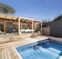 Luxe on Lydgate Family retreat with pool WiFi Foxtel walk to beach - Go Out