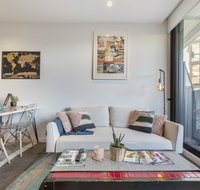 LUXURIOUS RIVERSIDE RESORT STYLE APARTMENTPOOLSPAGYMROOFTOP WITH CITY VIEWS - Go Out