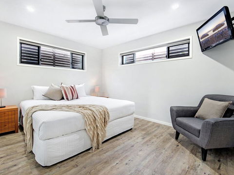 Luxury 1 Bedroom Home In Broadbeach Waters! - Pubs and Clubs 3