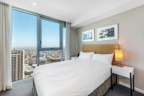 Luxury Hotel With Ocean View In Surfers Paradise - Go Out 1