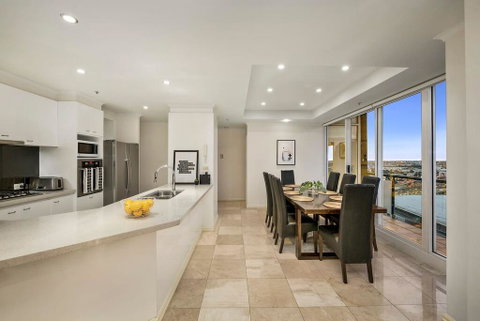 Luxury Penthouse 3BDR Inner City LRG Group WIFI - Go Out 2