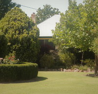 Lynrose Place - Pubs and Clubs