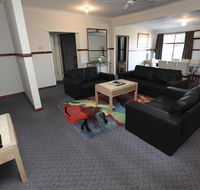 Macquarie Cottage - Pubs and Clubs
