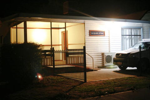 Macquarie Cottage - Pubs and Clubs 2