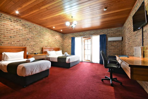 Macquarie Inn - Go Out 2