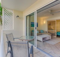 Macrossan House Boutique Holiday Apartments - Pubs and Clubs