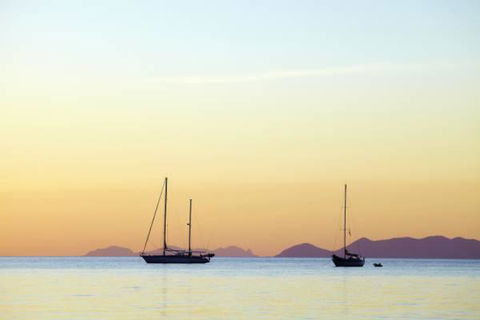 Maggies Beachfront Apt. 11 - Pubs and Clubs 3