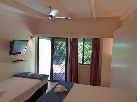 Magnetic Island Resort, Sleeps 3, Free WIFI - Pubs and Clubs 0