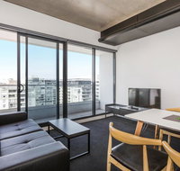 Magnificent Apartment with Spa in Melb - Go Out
