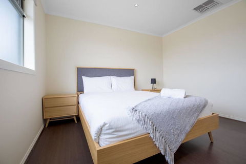 Magnificent Lux Stay@Mont Albert 4BR/WIFI/Garage - Pubs and Clubs 2