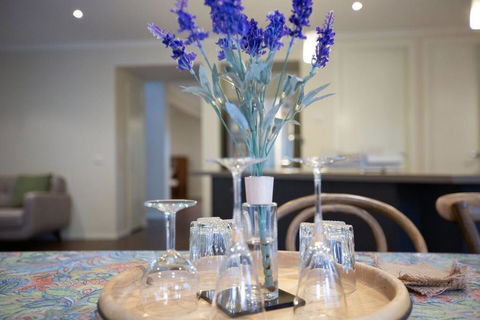 Magnificent Lux Stay@Mont Albert 4BR/WIFI/Garage - Pubs and Clubs 1