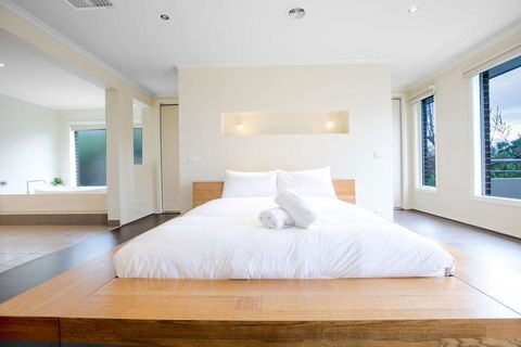 Magnificent Lux Stay@Mont Albert 4BR/WIFI/Garage - Pubs and Clubs 0