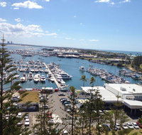 Main Beach Waterfront Apartment - Pubs and Clubs