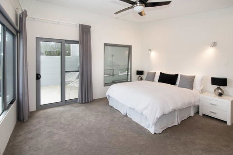 Maison En Ville - Pubs and Clubs 3