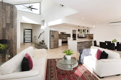 Maison En Ville - Pubs and Clubs 1