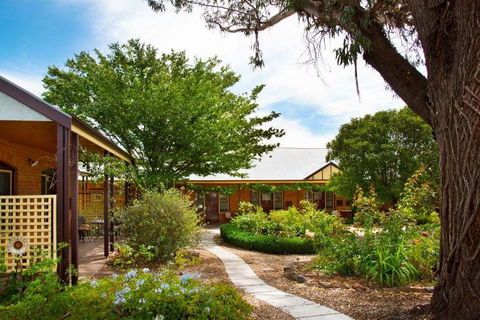 Motel Maldon - Pubs and Clubs 3