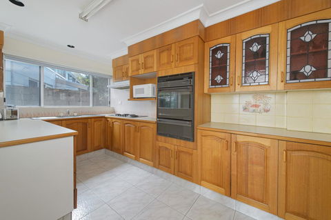 Malibu Holiday House, 6 Dulconghi Street - Pubs and Clubs 1