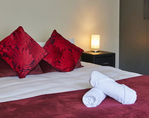 Malvern East & Urban Forest, Walk To Chadstone Shopping Center, Close To Monash Univercity - Pubs and Clubs 1