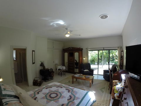 Mandalay House - Pubs and Clubs 2