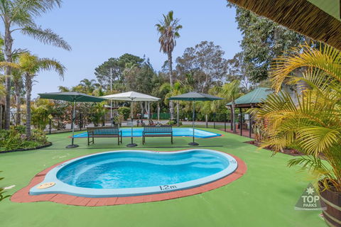 Mandurah Caravan And Tourist Park - Pubs and Clubs 1