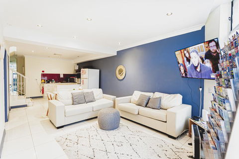 Manly Beach Hostel - Pubs and Clubs 1